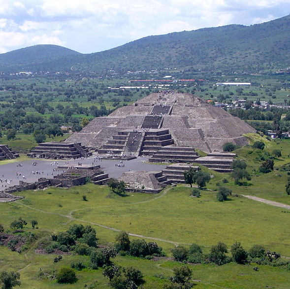 piramideDeLaLuna.jpg